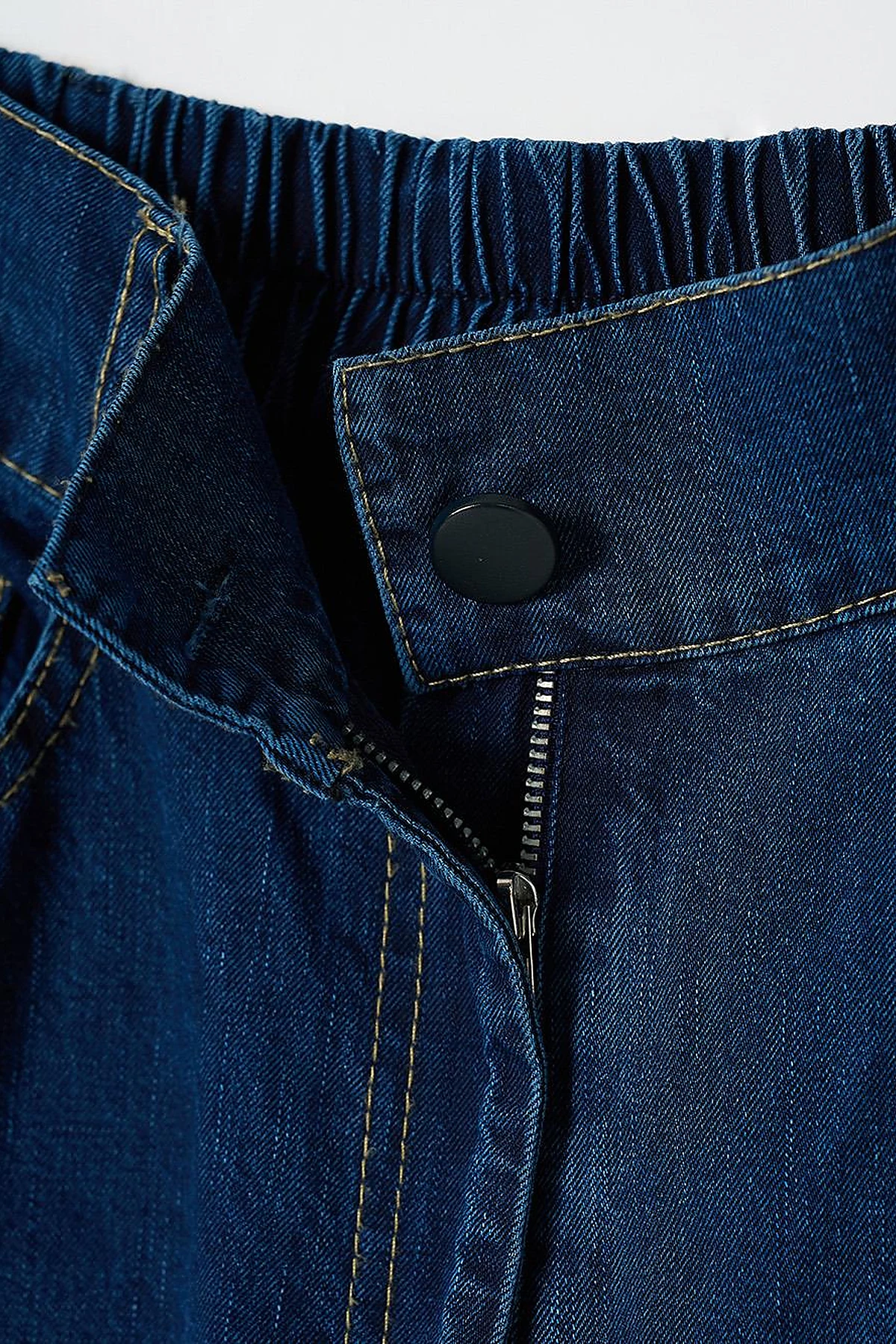 Zippered Carrot-Cut Denim Pants in Navy Blue