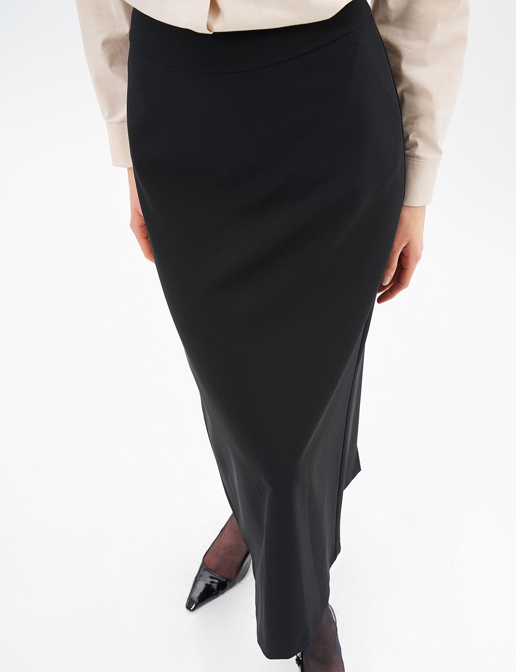 Hidden Slit Detail Bell Skirt Black