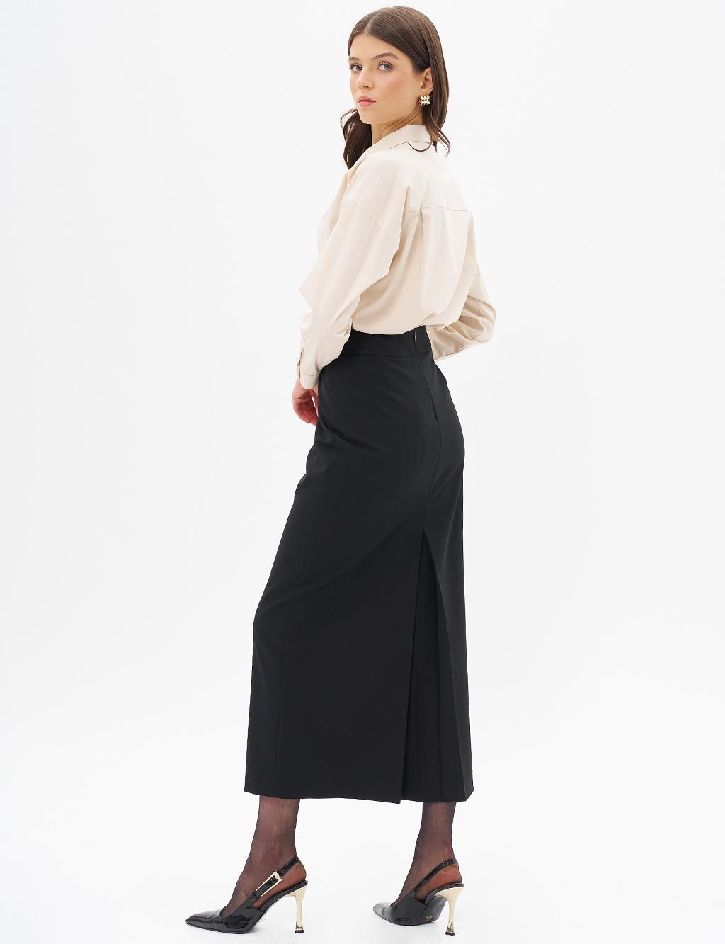 Hidden Slit Detail Bell Skirt Black