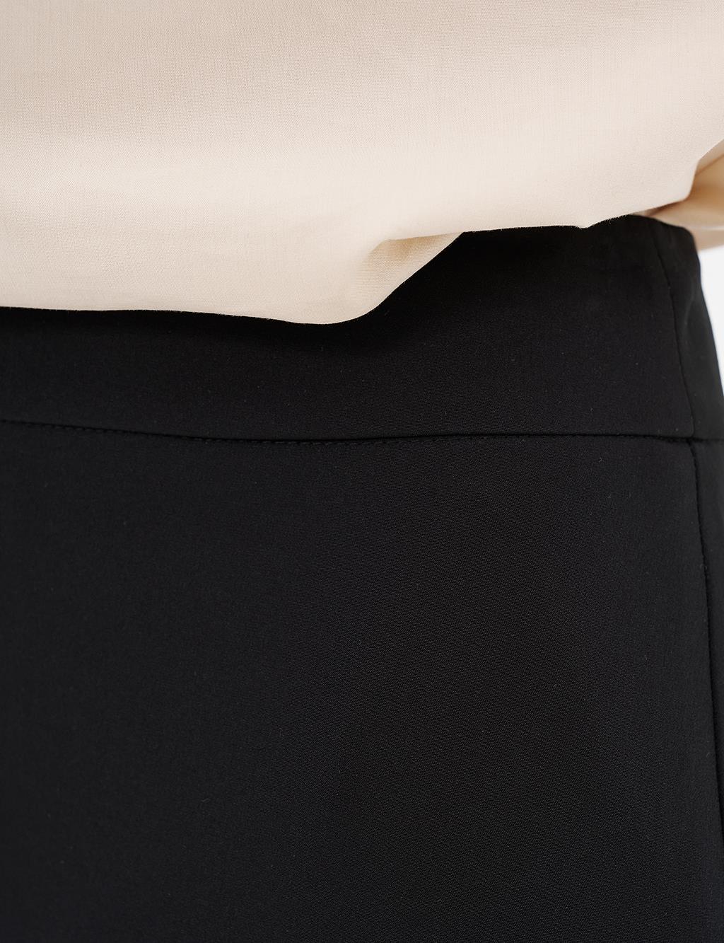 Hidden Slit Detail Bell Skirt Black