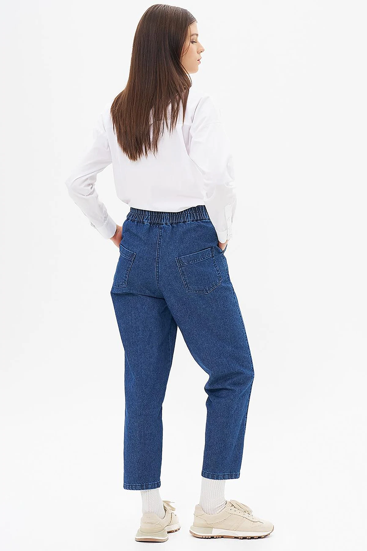 Buttoned Carrot-Cut Denim Pants in Navy Blue