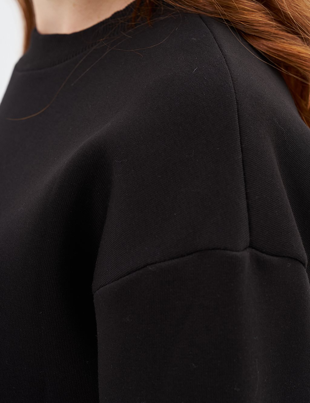 Round Neck 3-Piece Sweatshirt in Black