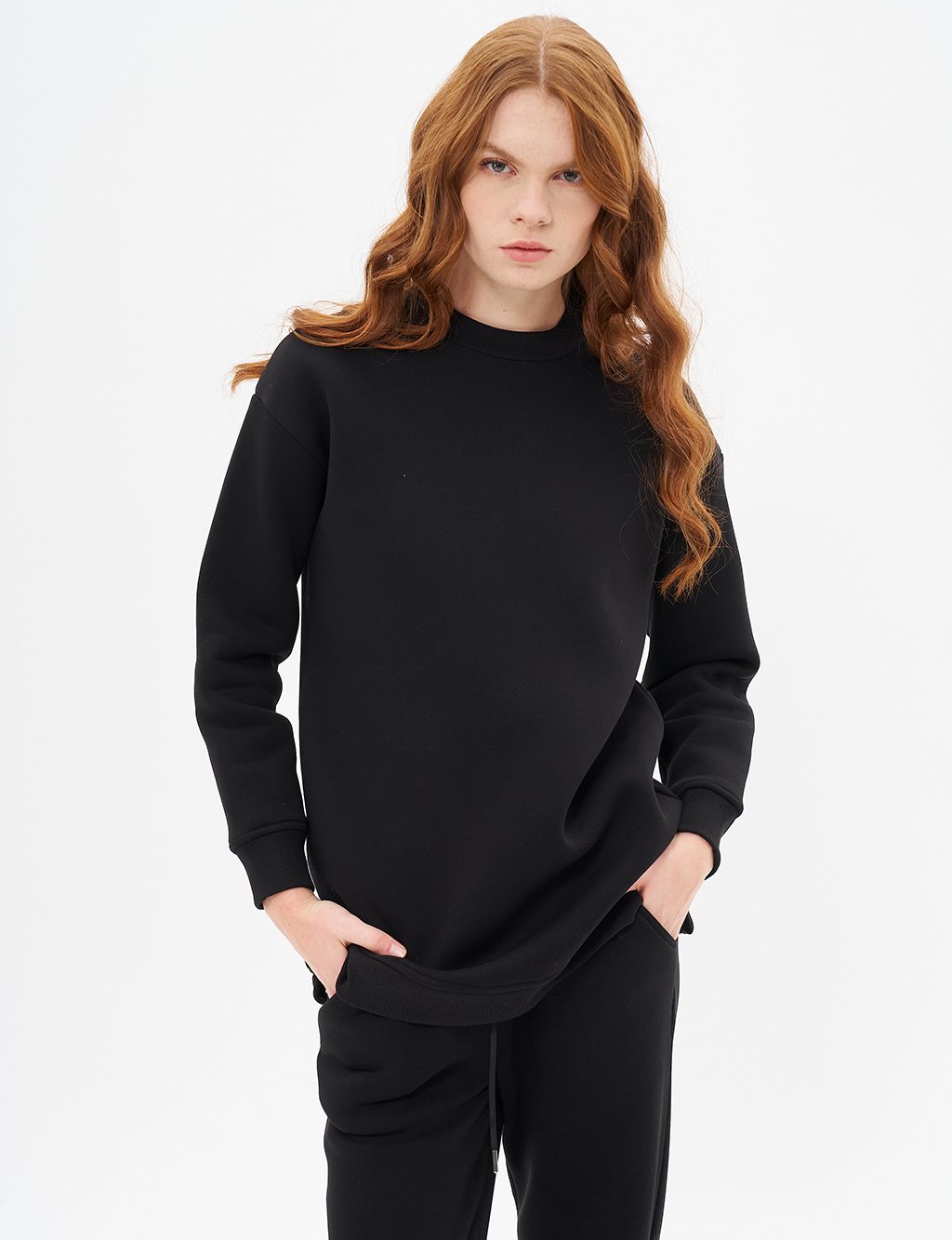 Round Neck 3-Piece Sweatshirt in Black