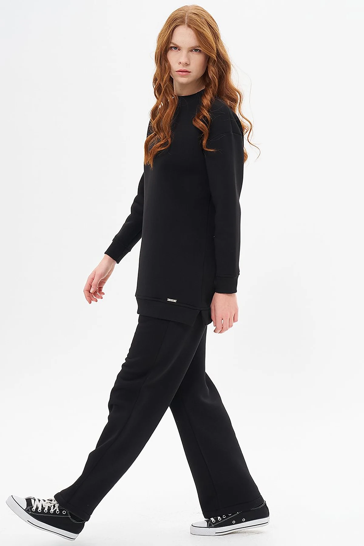 Round Neck 3-Piece Sweatshirt in Black