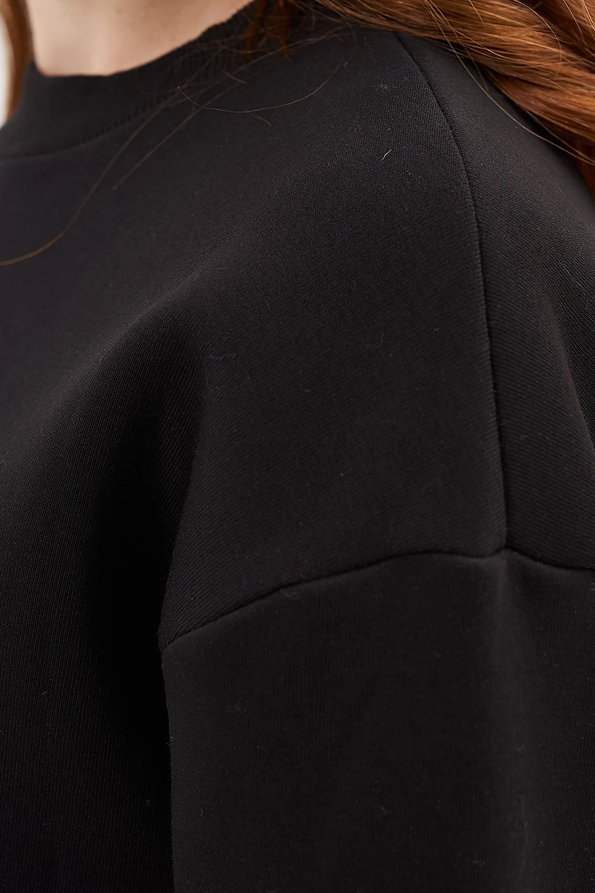Round Neck 3-Piece Sweatshirt in Black