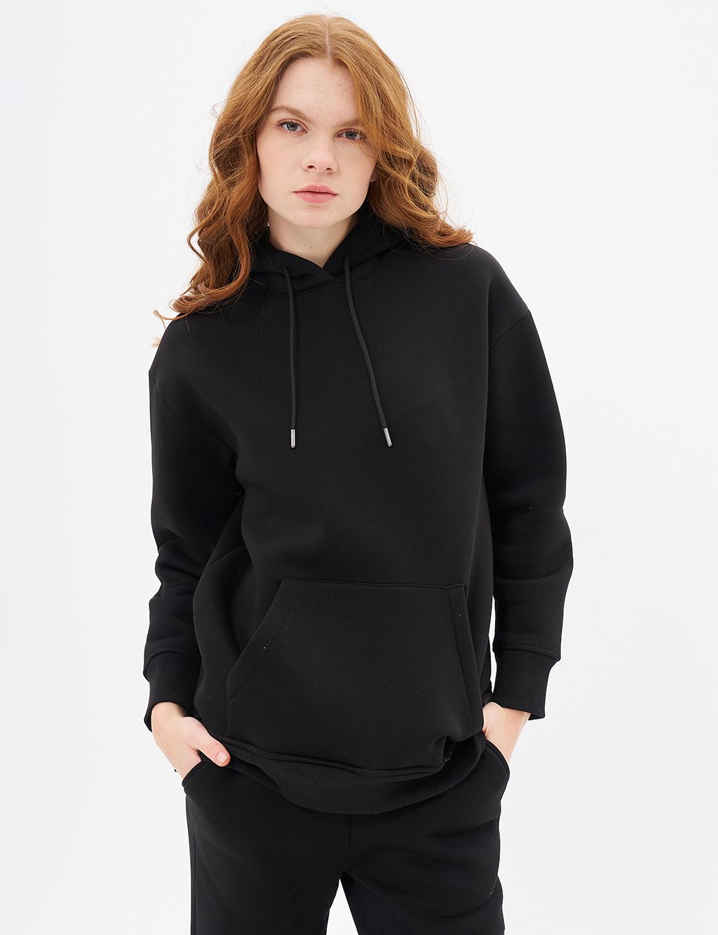 Hooded Sweatshirt in Black