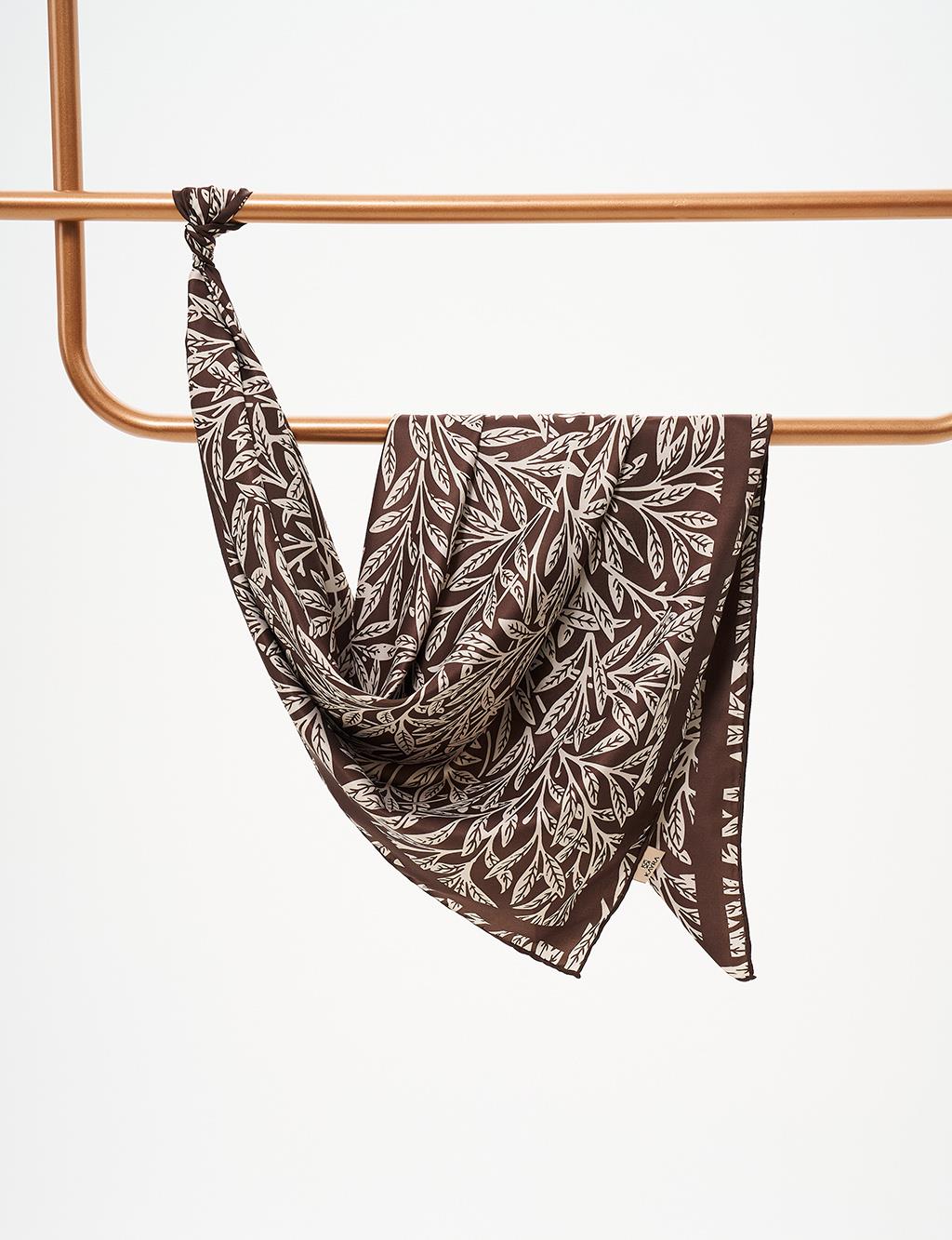 Leaf Pattern Scarf Cocoa