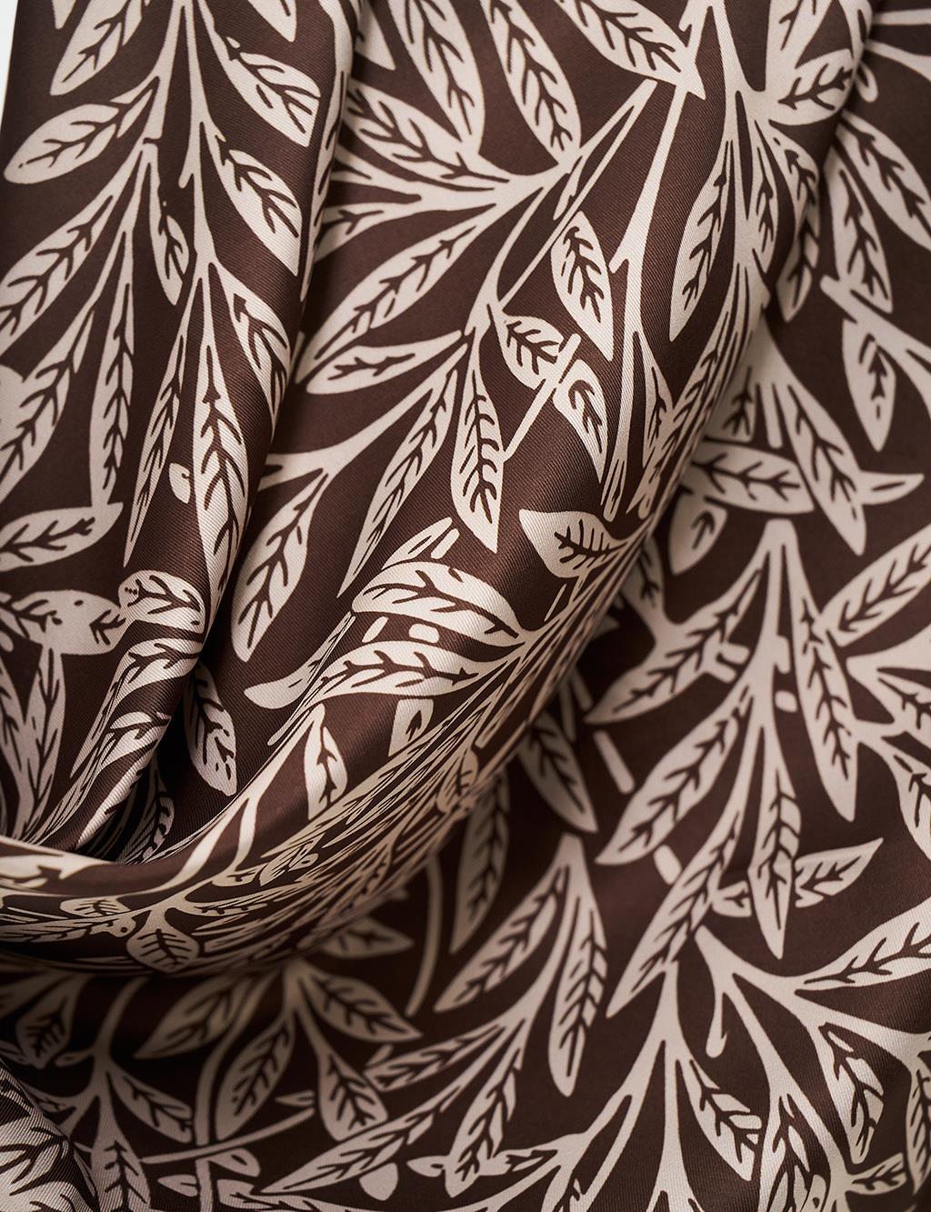 Leaf Pattern Scarf Cocoa