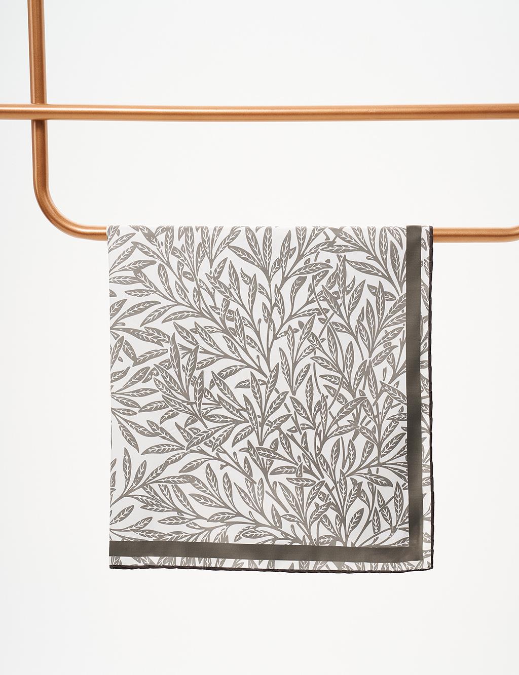 Leaf Pattern Scarf Ecru-Khaki