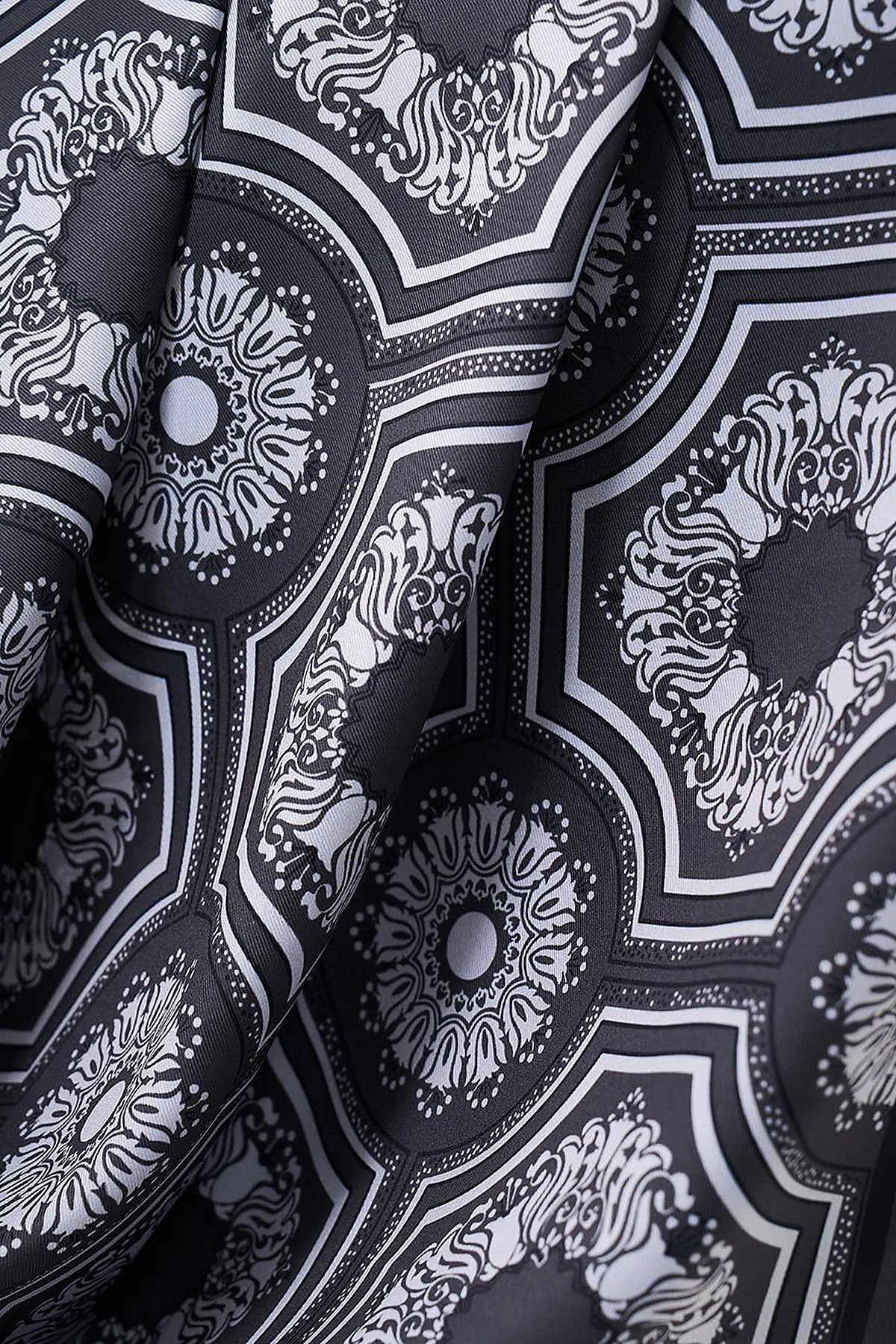 Geometric Pattern Scarf Black