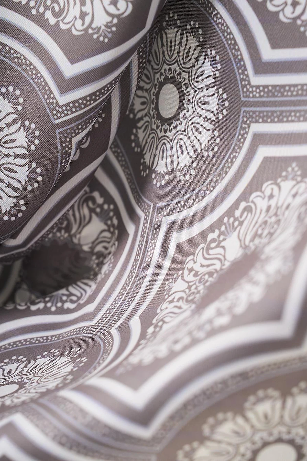 Geometric Pattern Scarf Mink