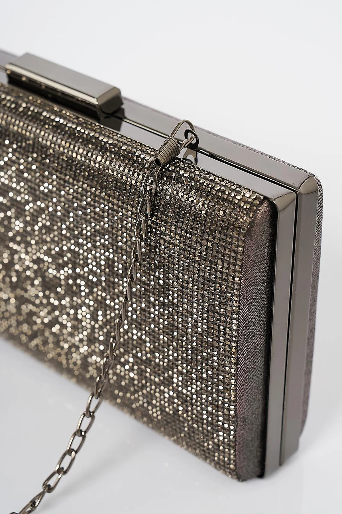  Chain-Strap Clutch Bag in Black