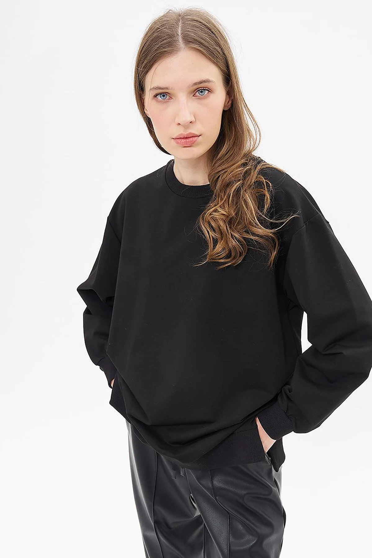 Crew Neck Drop-Shoulder Sweatshirt - Black