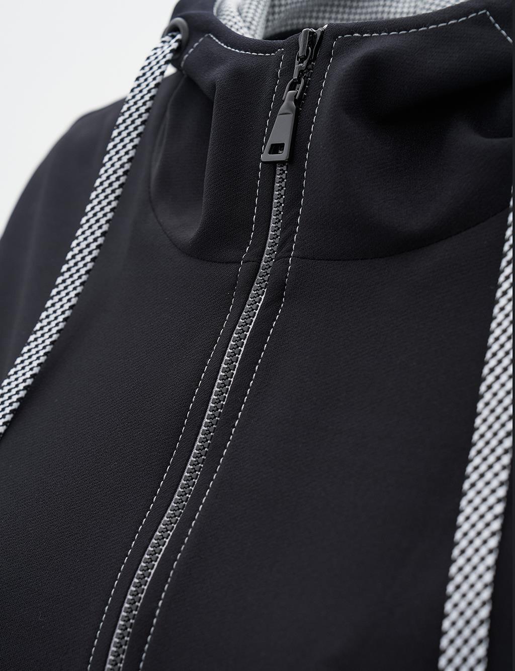 Layer Detailed Sweatshirt Black