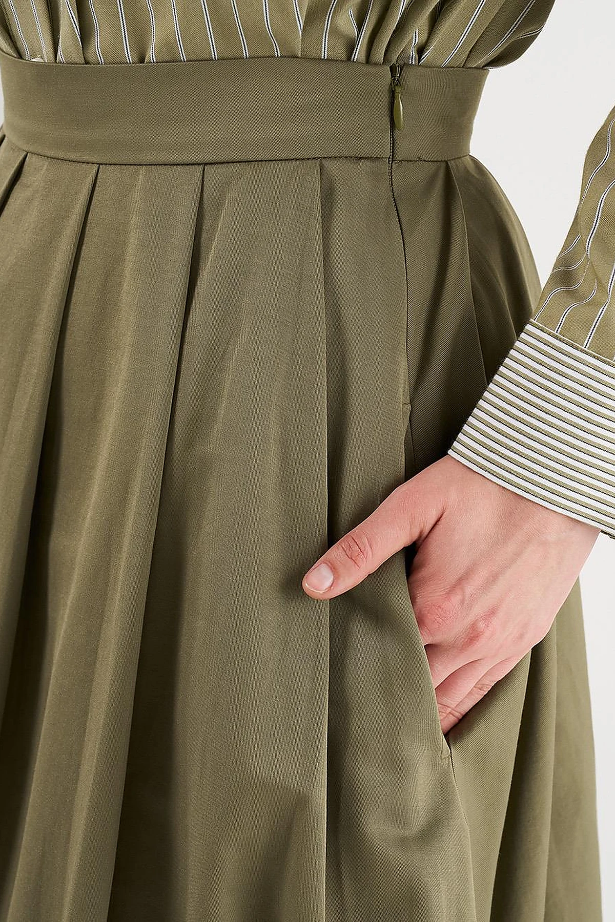 High-Waisted Pleated Skirt Olive Green