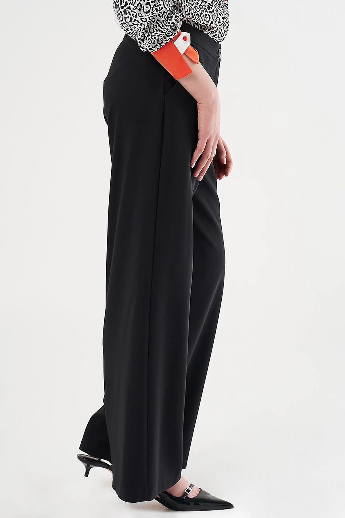 Wide-Leg Classic Trousers Black