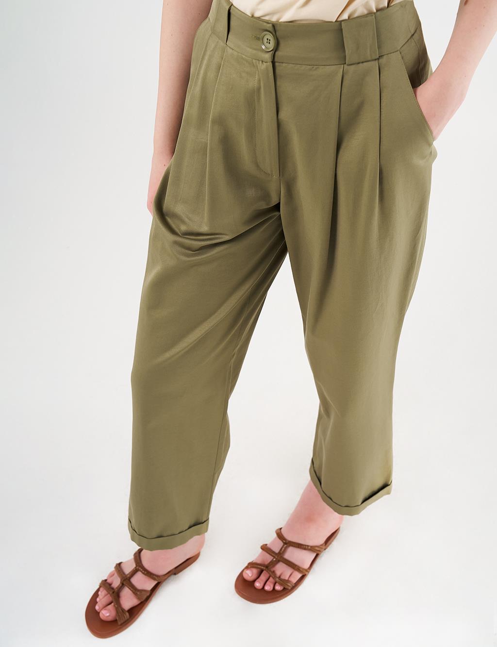 Pleated Cuffed Pants in Khaki