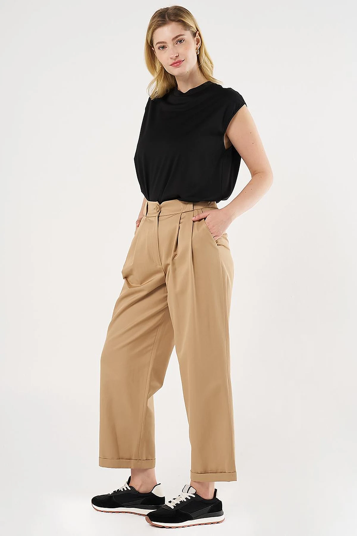 Pleated Cuffed Pants in Beige