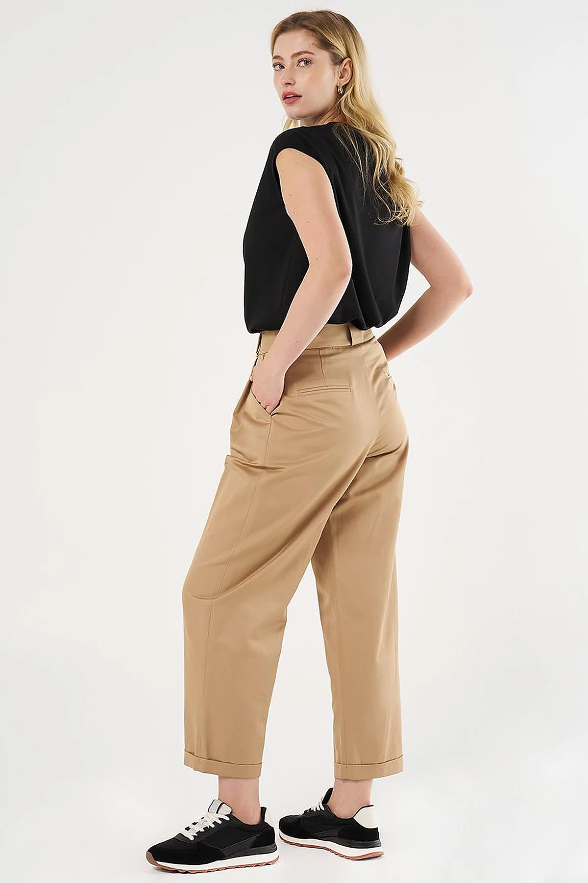 Pleated Cuffed Pants in Beige