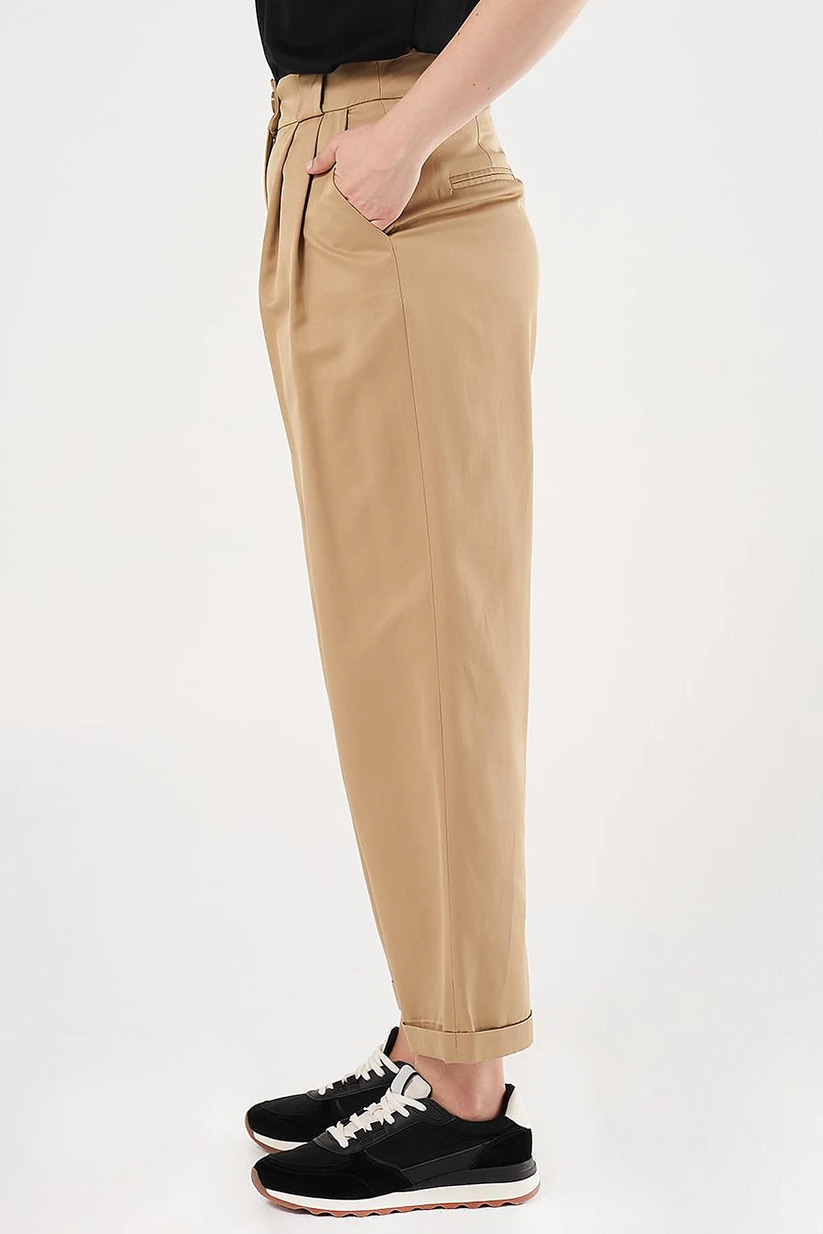 Pleated Cuffed Pants in Beige