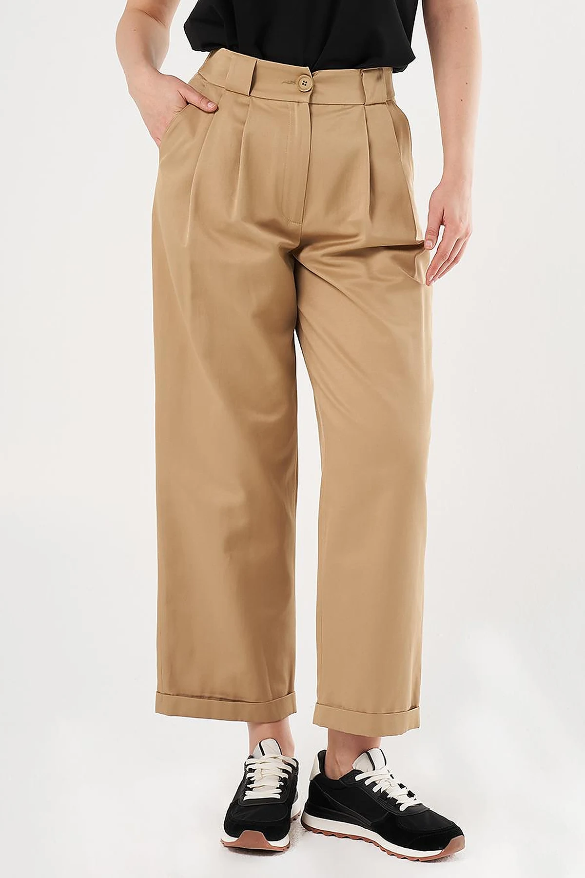Pleated Cuffed Pants in Beige