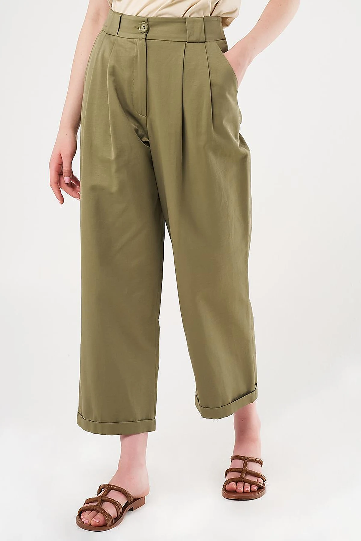 Pleated Cuffed Pants in Khaki