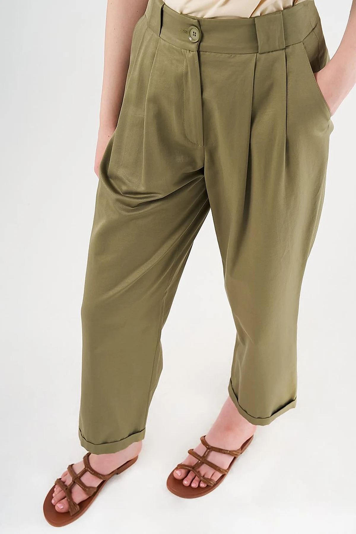 Pleated Cuffed Pants in Khaki