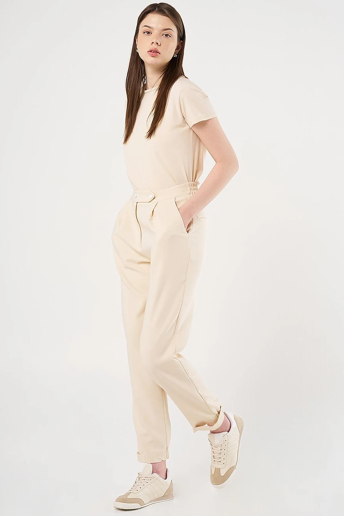 Elasticated Cuff Carrot Cut Pants in Cream