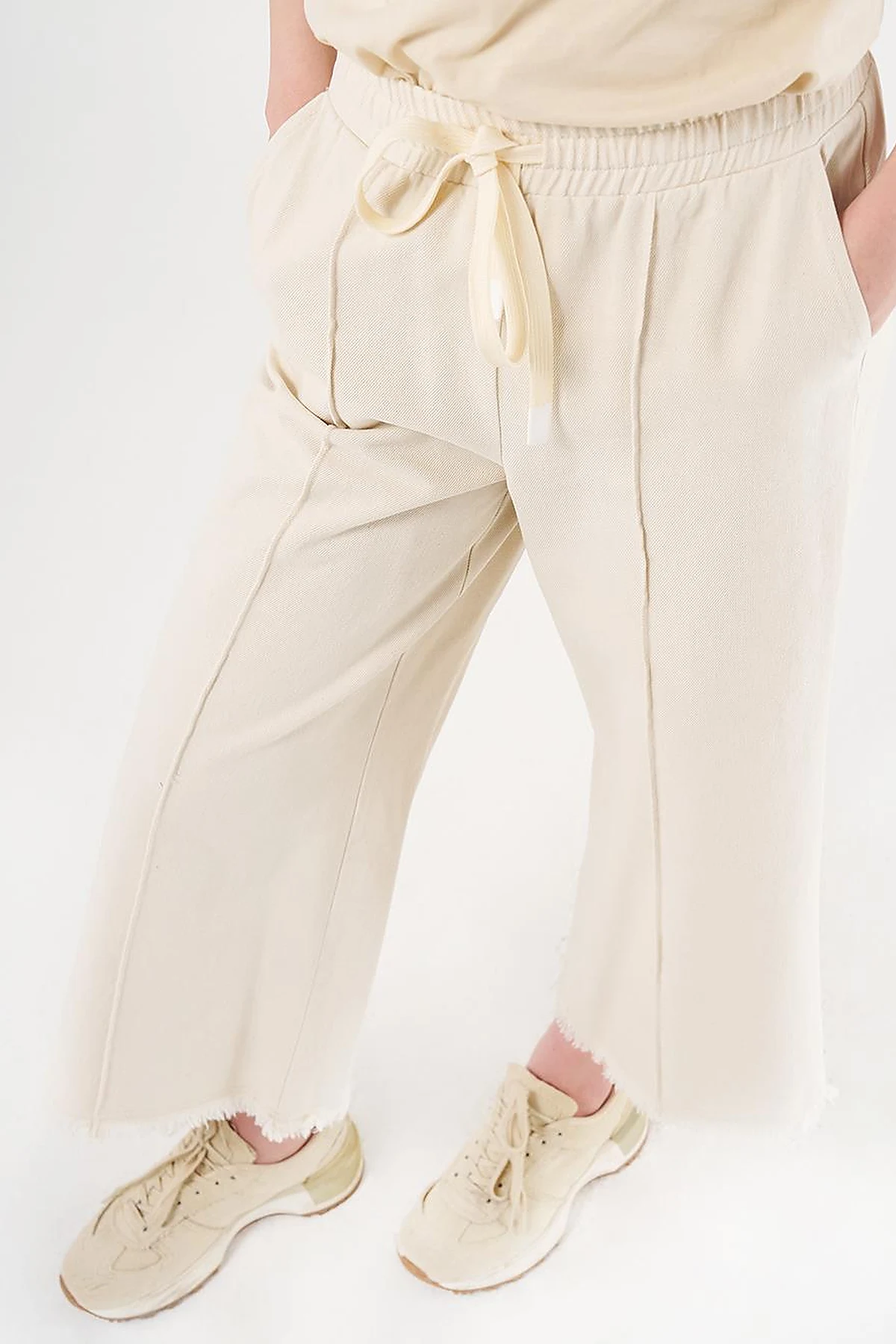 Drawstring Marine Fit Denim Pants in Cream