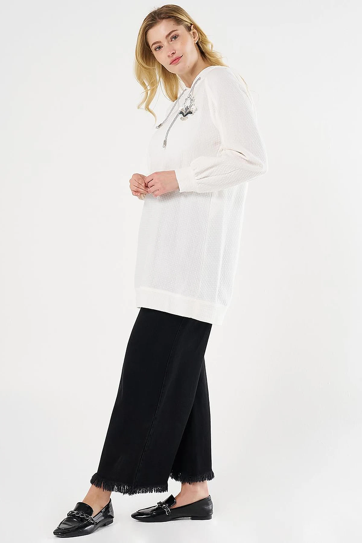 100% Cotton Embroidered Sweatshirt Ecru  