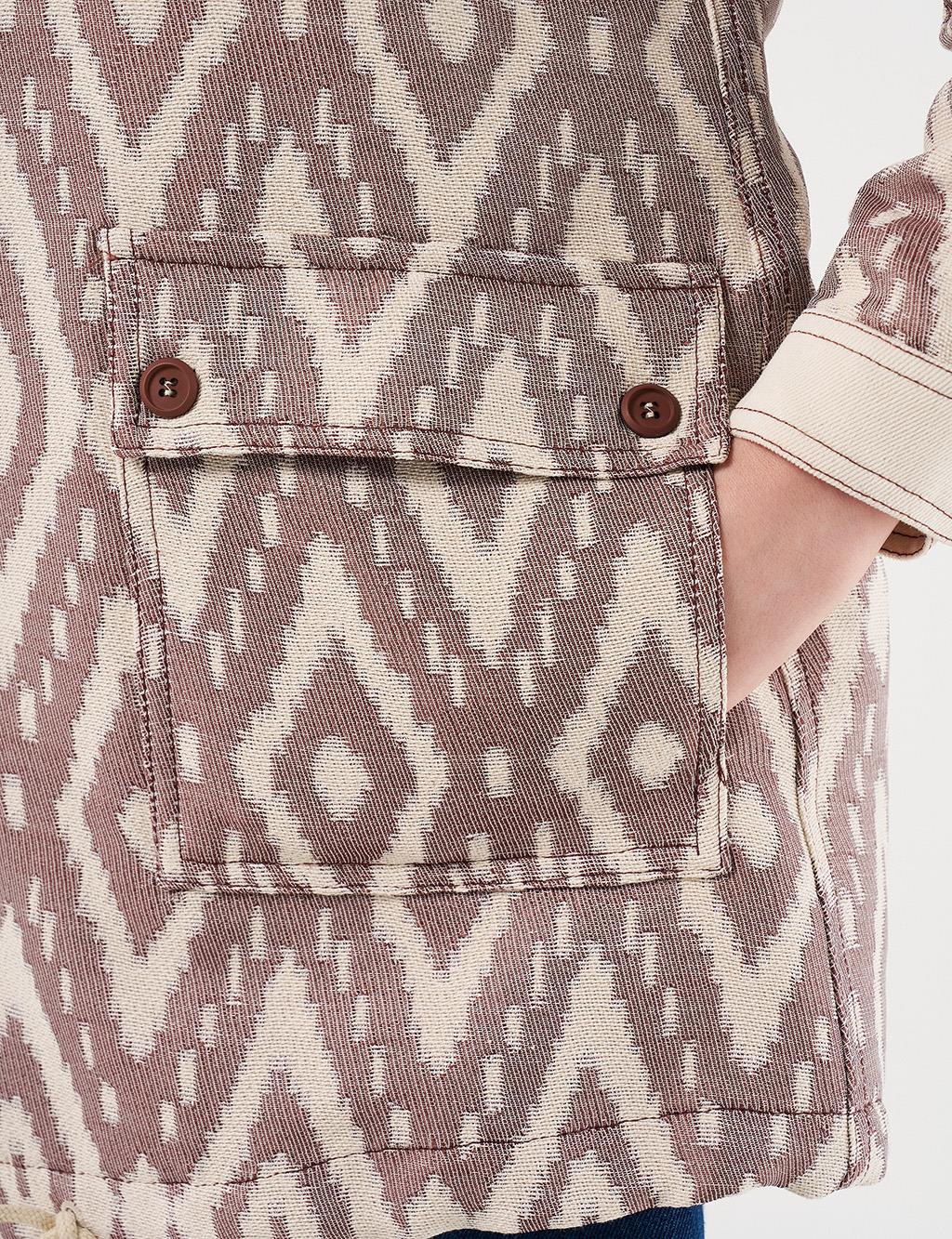 Wide-Pocket Denim Trim Jacket in Coffee