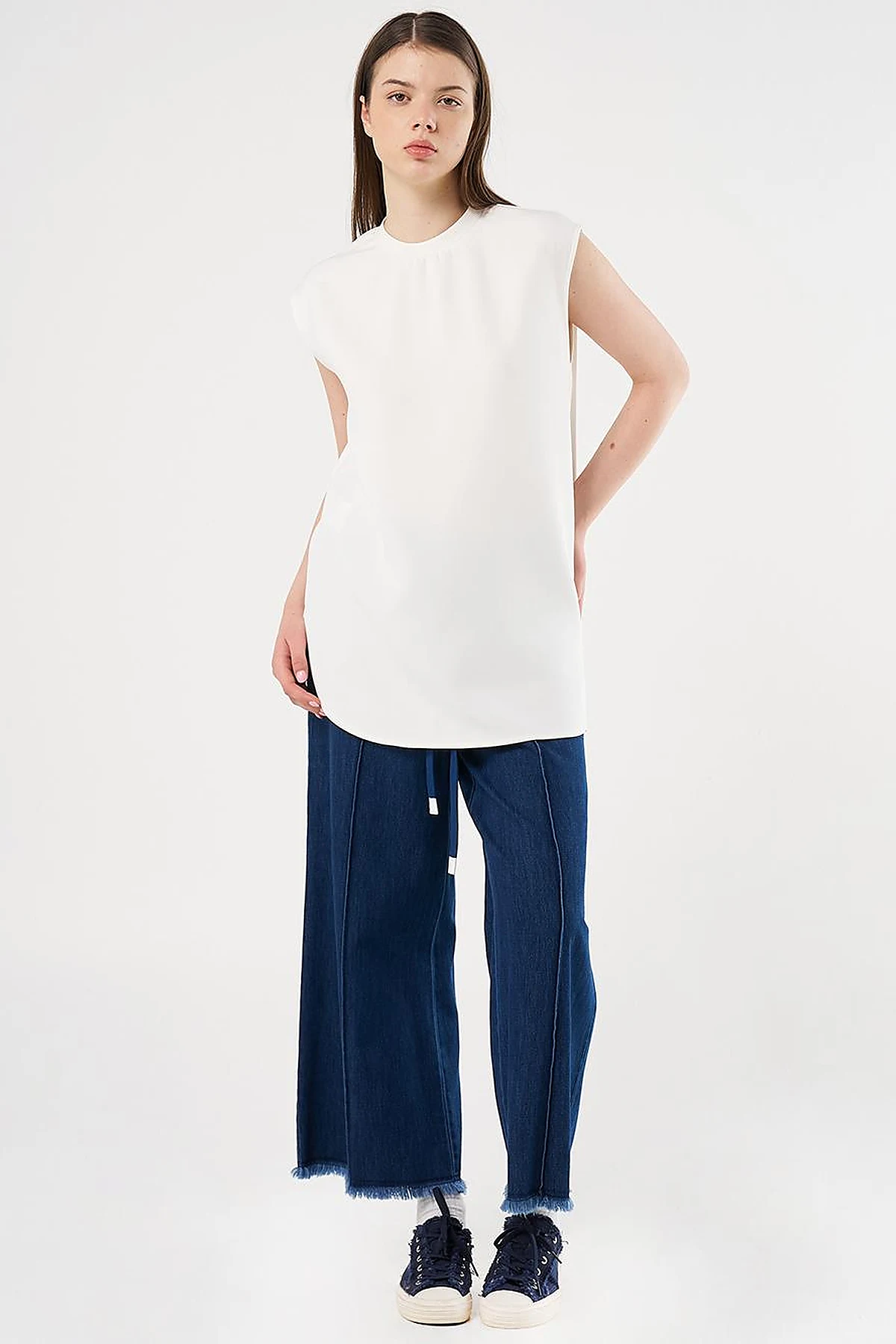 Sleeveless T-Shirt in Ecru