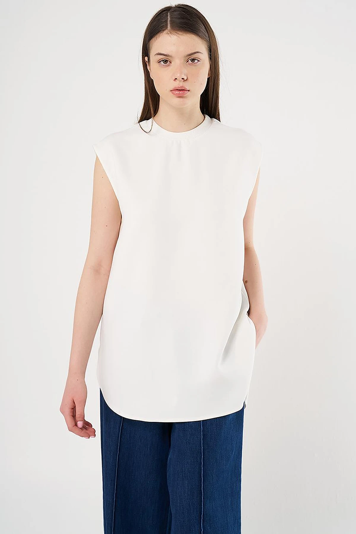 Sleeveless T-Shirt in Ecru