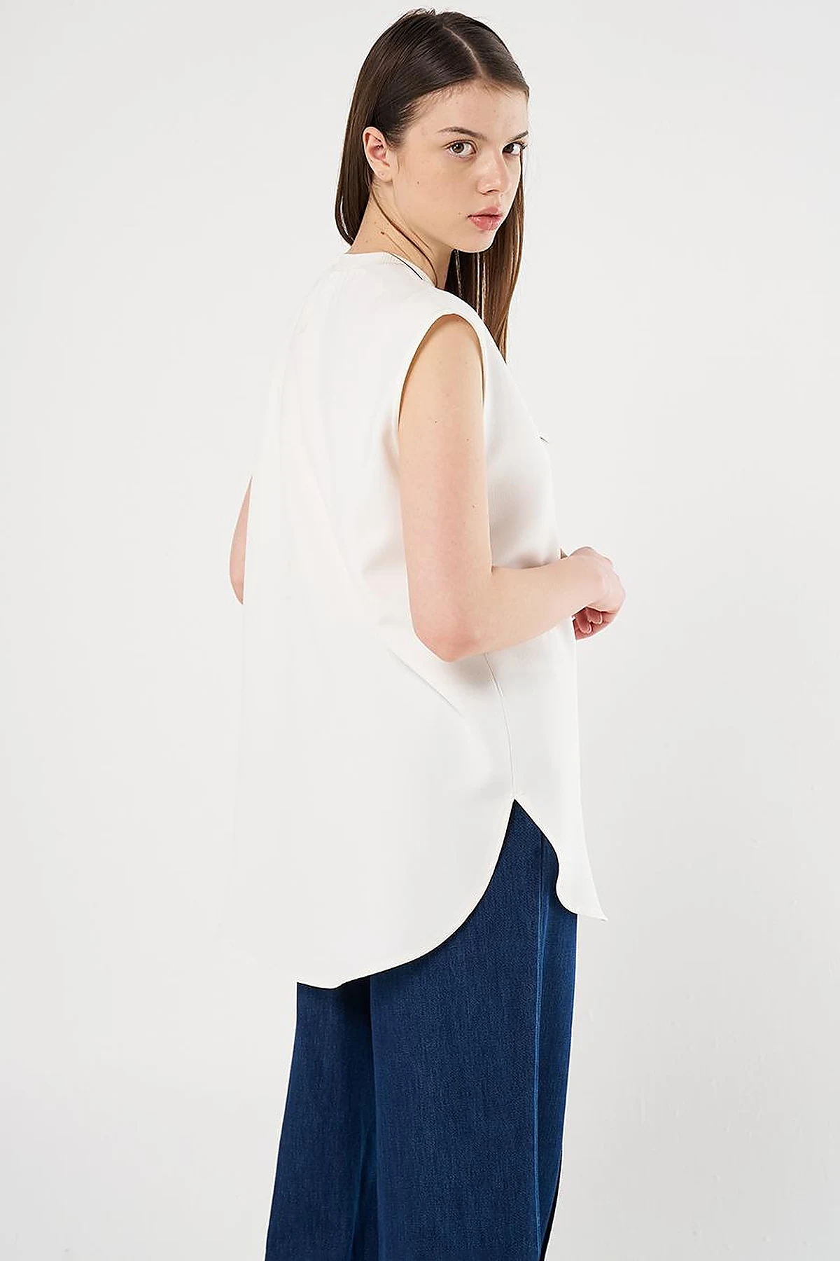 Sleeveless T-Shirt in Ecru