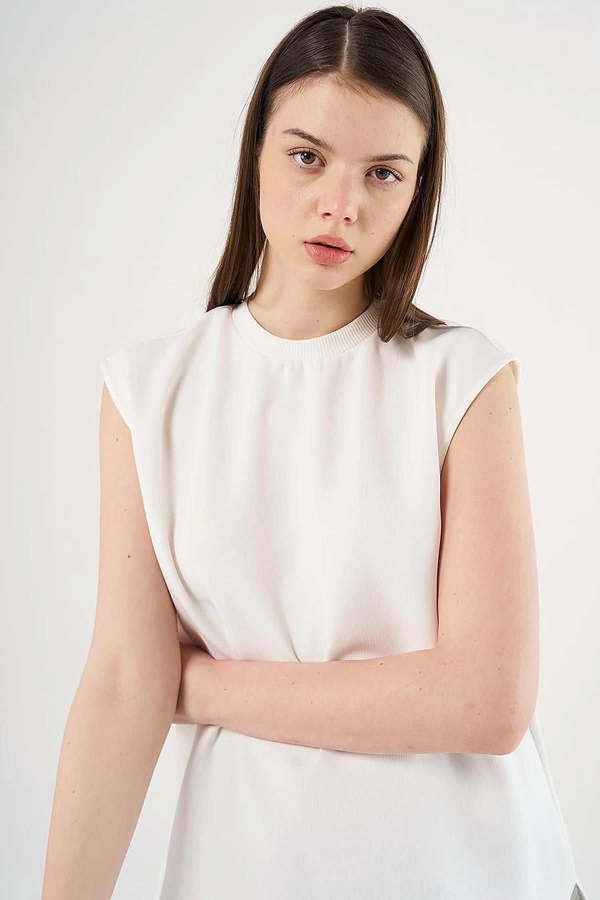 Sleeveless T-Shirt in Ecru