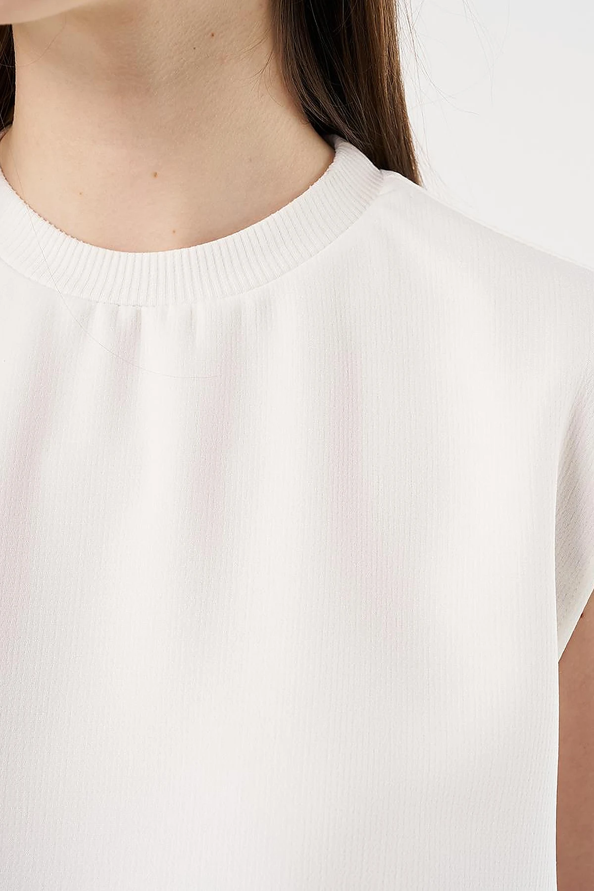 Sleeveless T-Shirt in Ecru