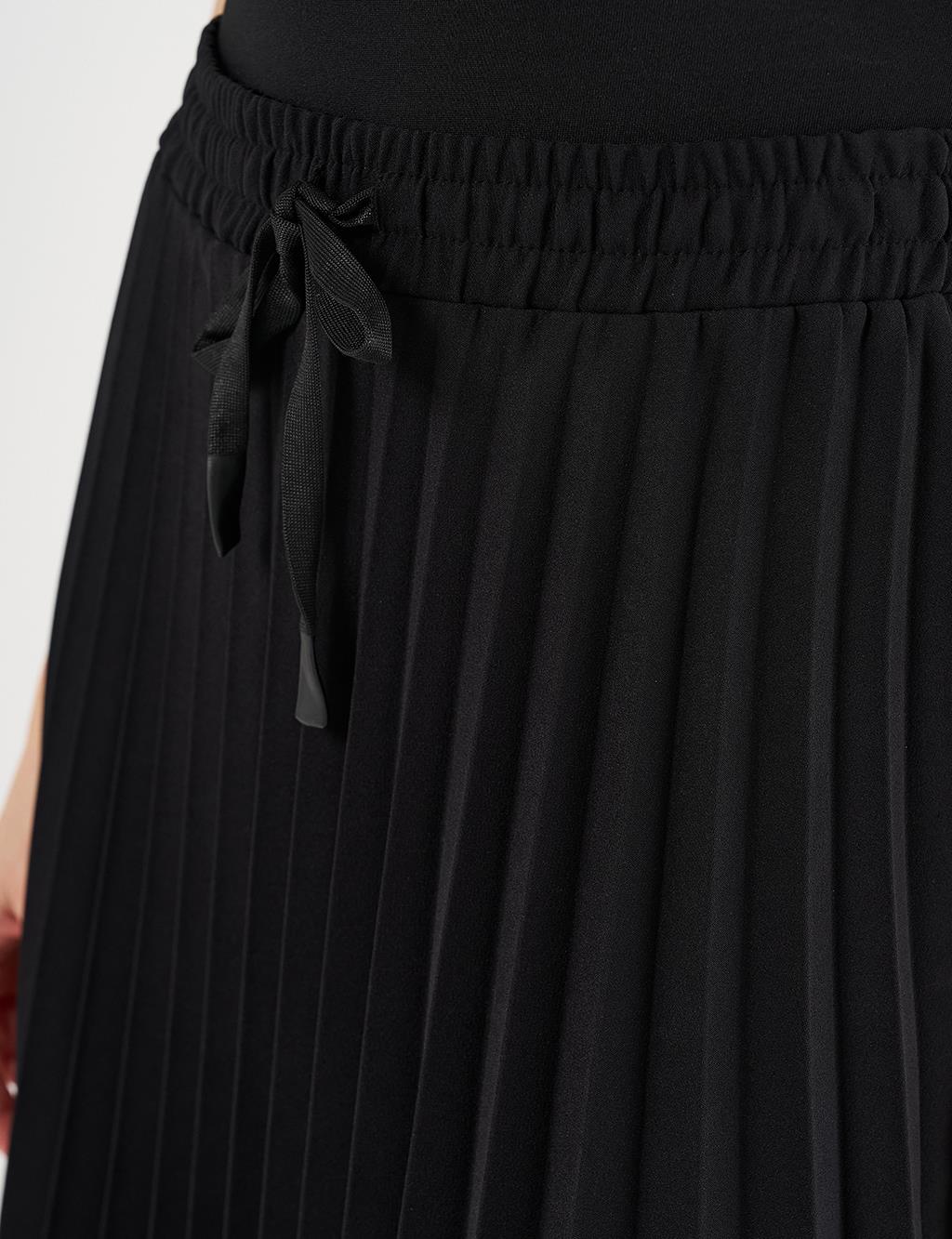 High-Waisted Pleated Skirt Black