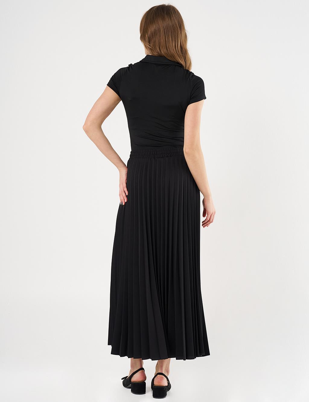 High-Waisted Pleated Skirt Black
