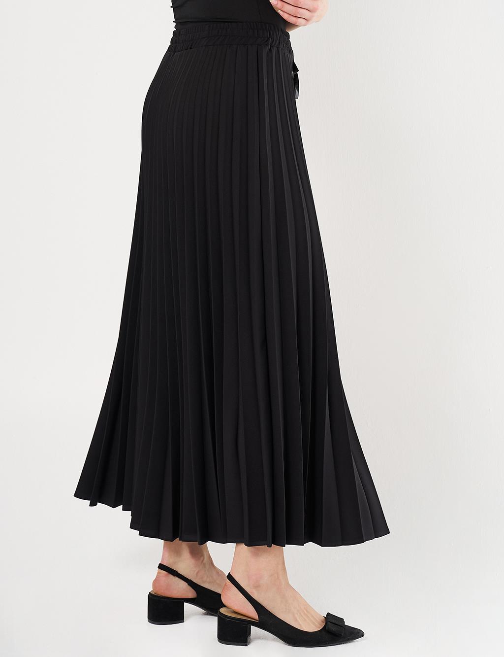 High-Waisted Pleated Skirt Black
