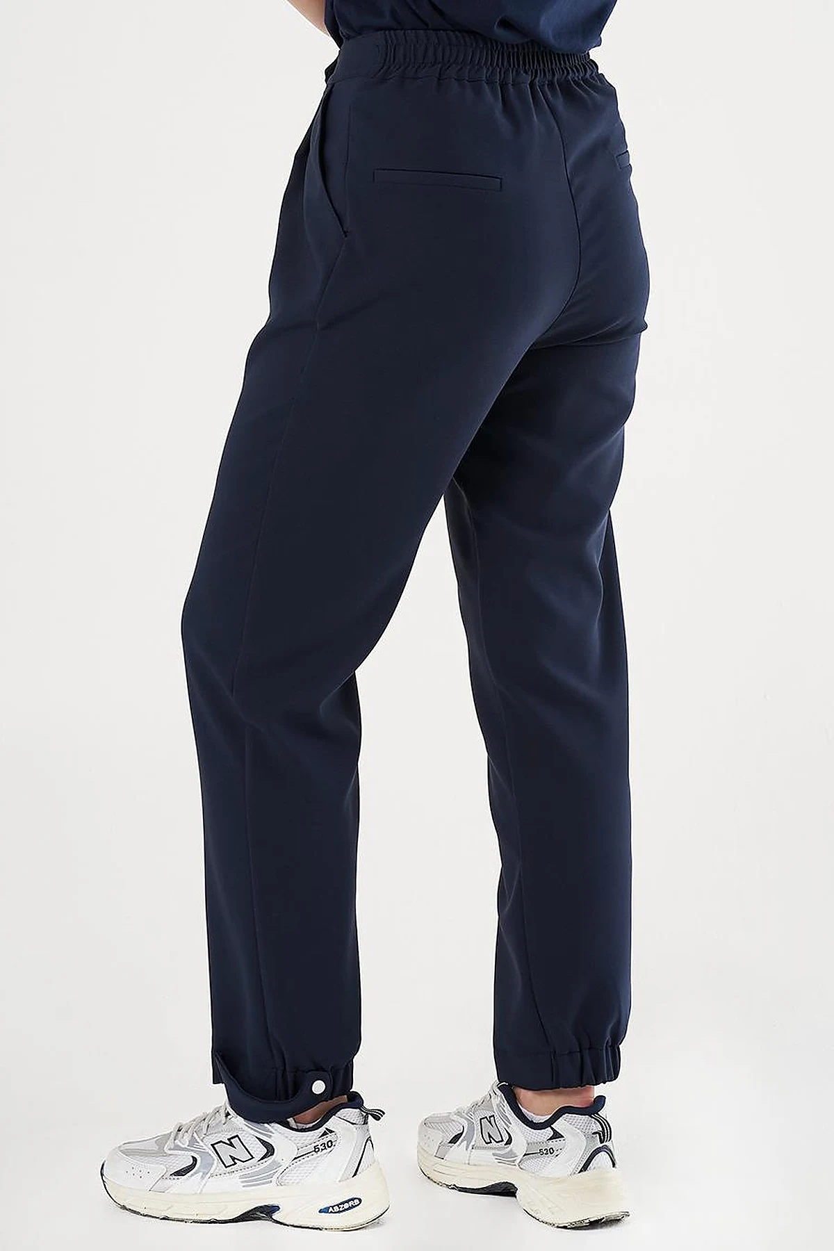  Elasticated Cuff Carrot Cut Pants in Dark Navy