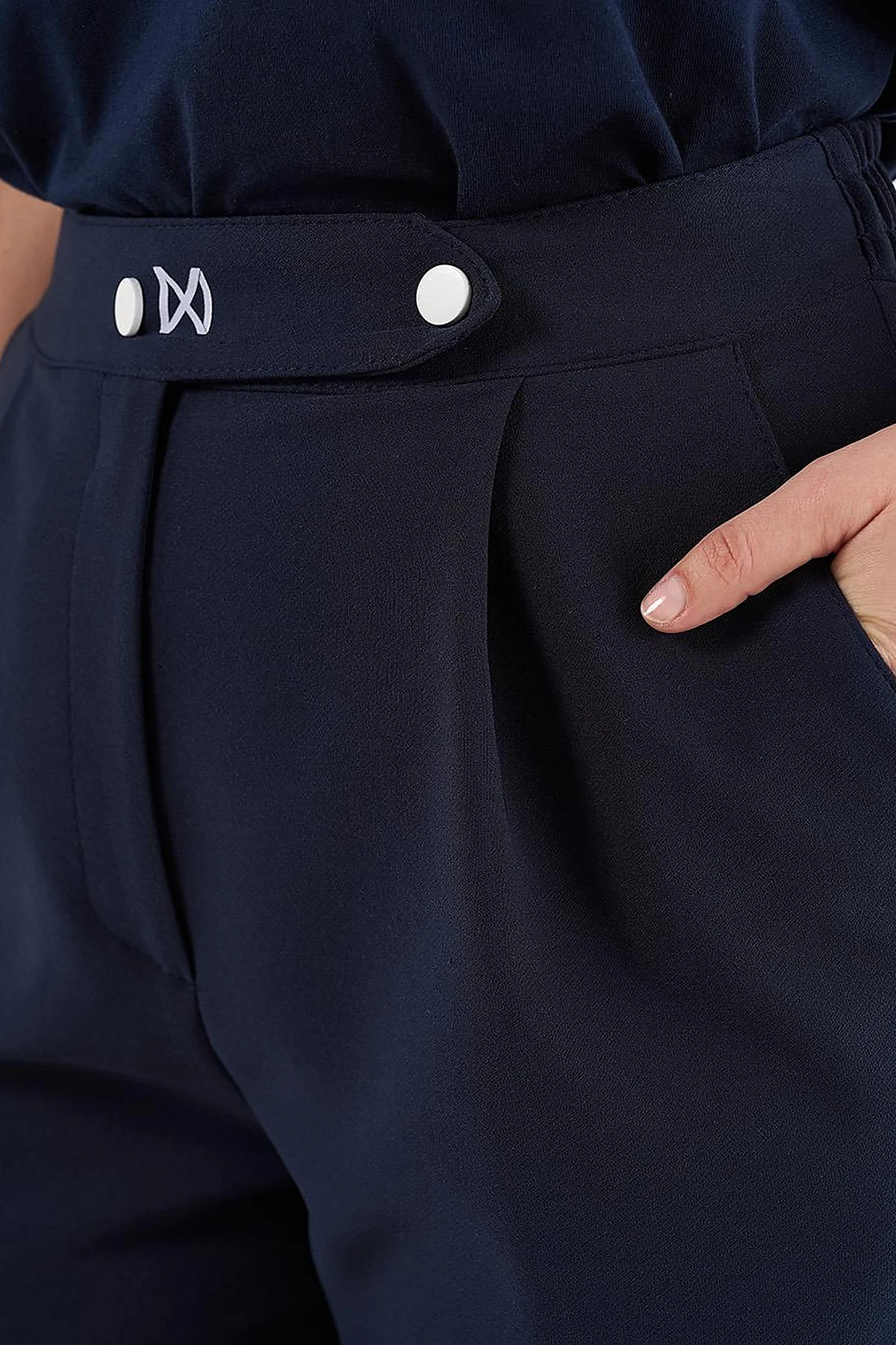  Elasticated Cuff Carrot Cut Pants in Dark Navy