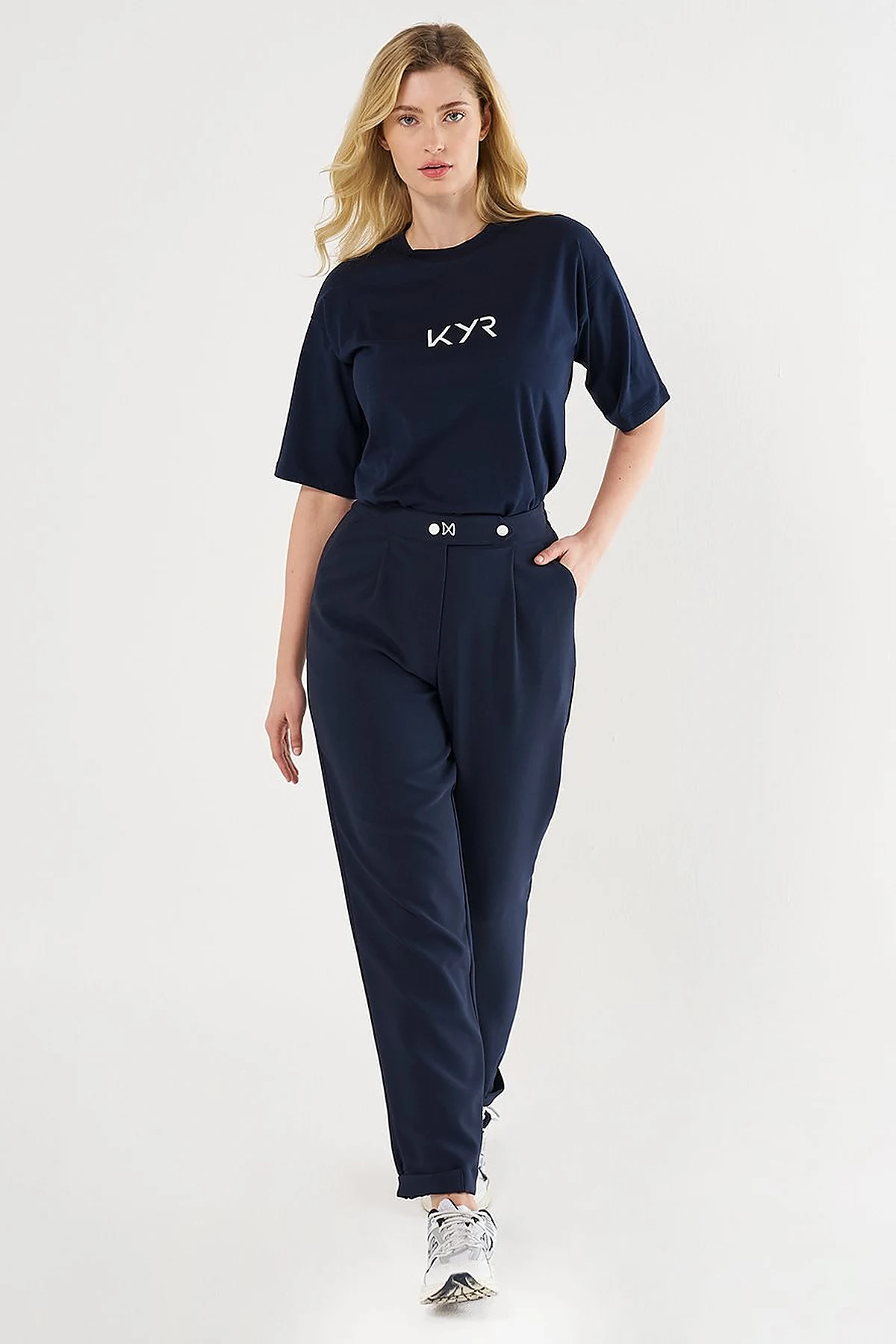  Elasticated Cuff Carrot Cut Pants in Dark Navy
