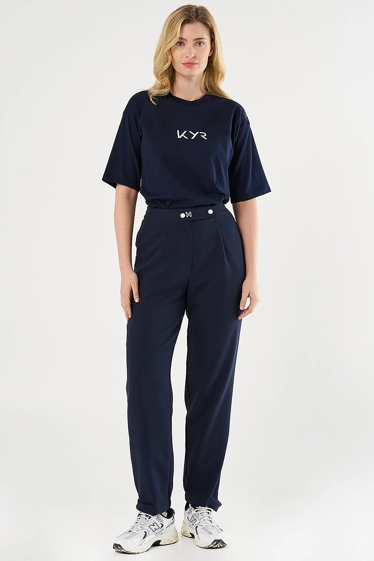 Elasticated Cuff Carrot Cut Pants in Dark Navy
