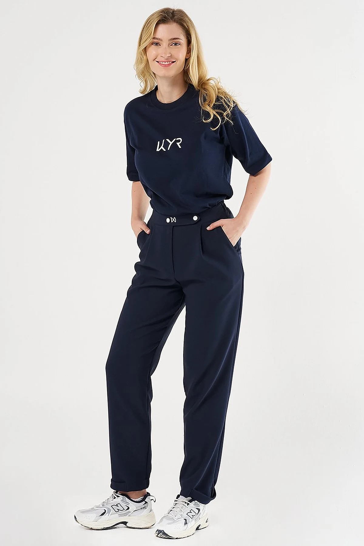  Elasticated Cuff Carrot Cut Pants in Dark Navy