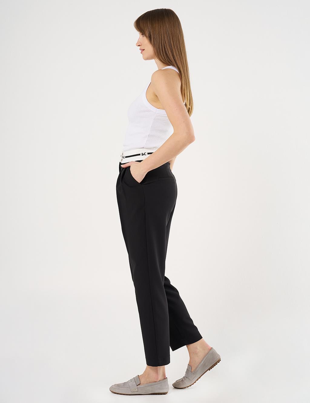 Logoed Carrot Cut Pants - Black