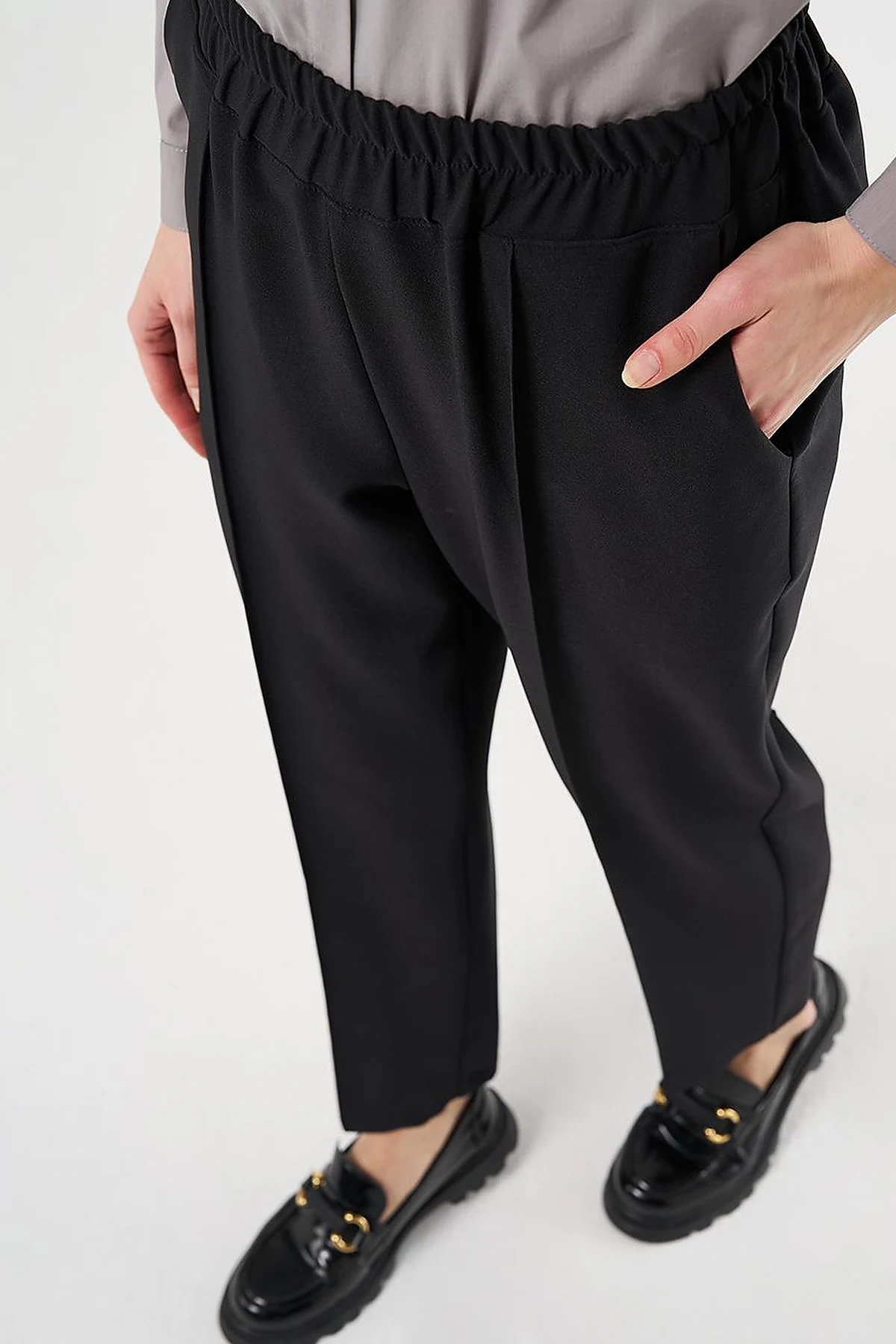 Chain Stitch Straight Leg Pants in Black