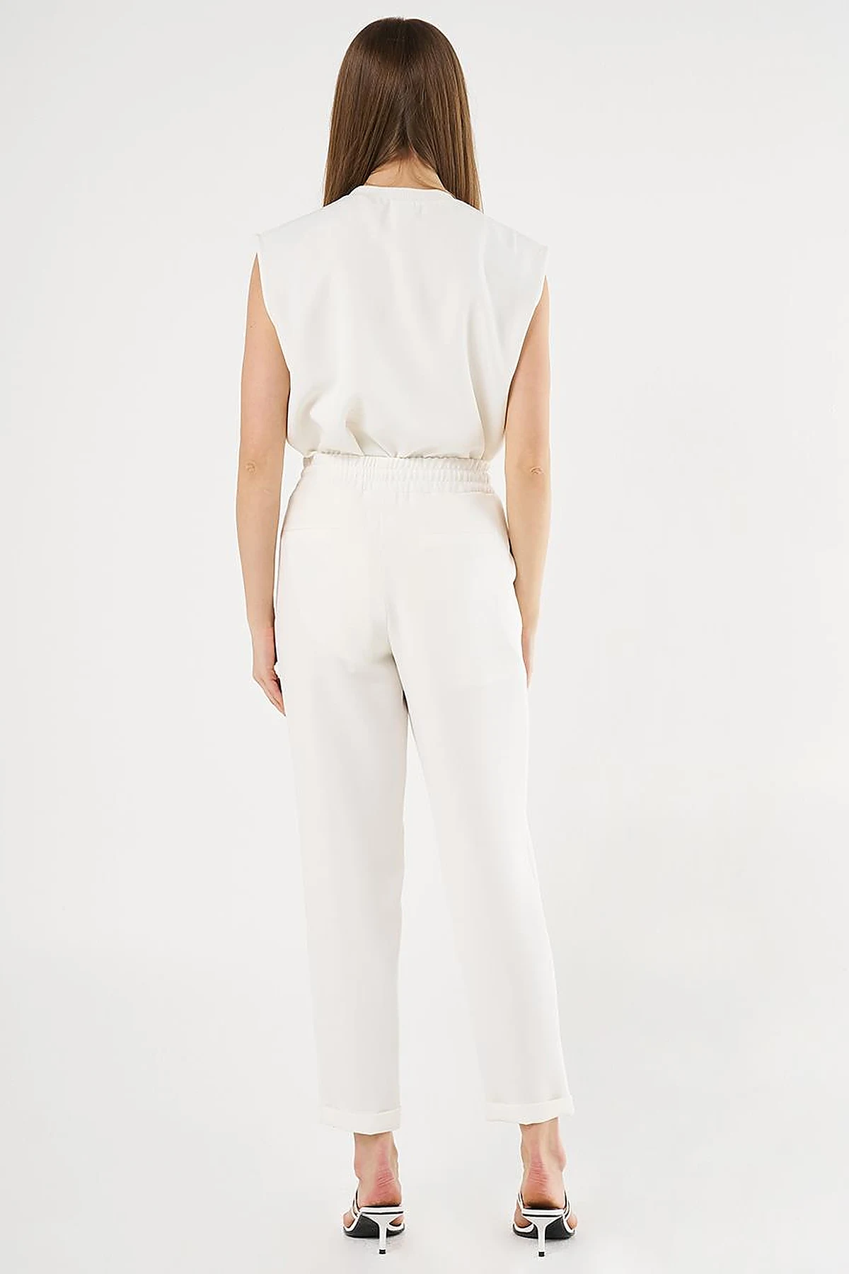 Pocket Detail Carrot-Cut Pants Ecru
