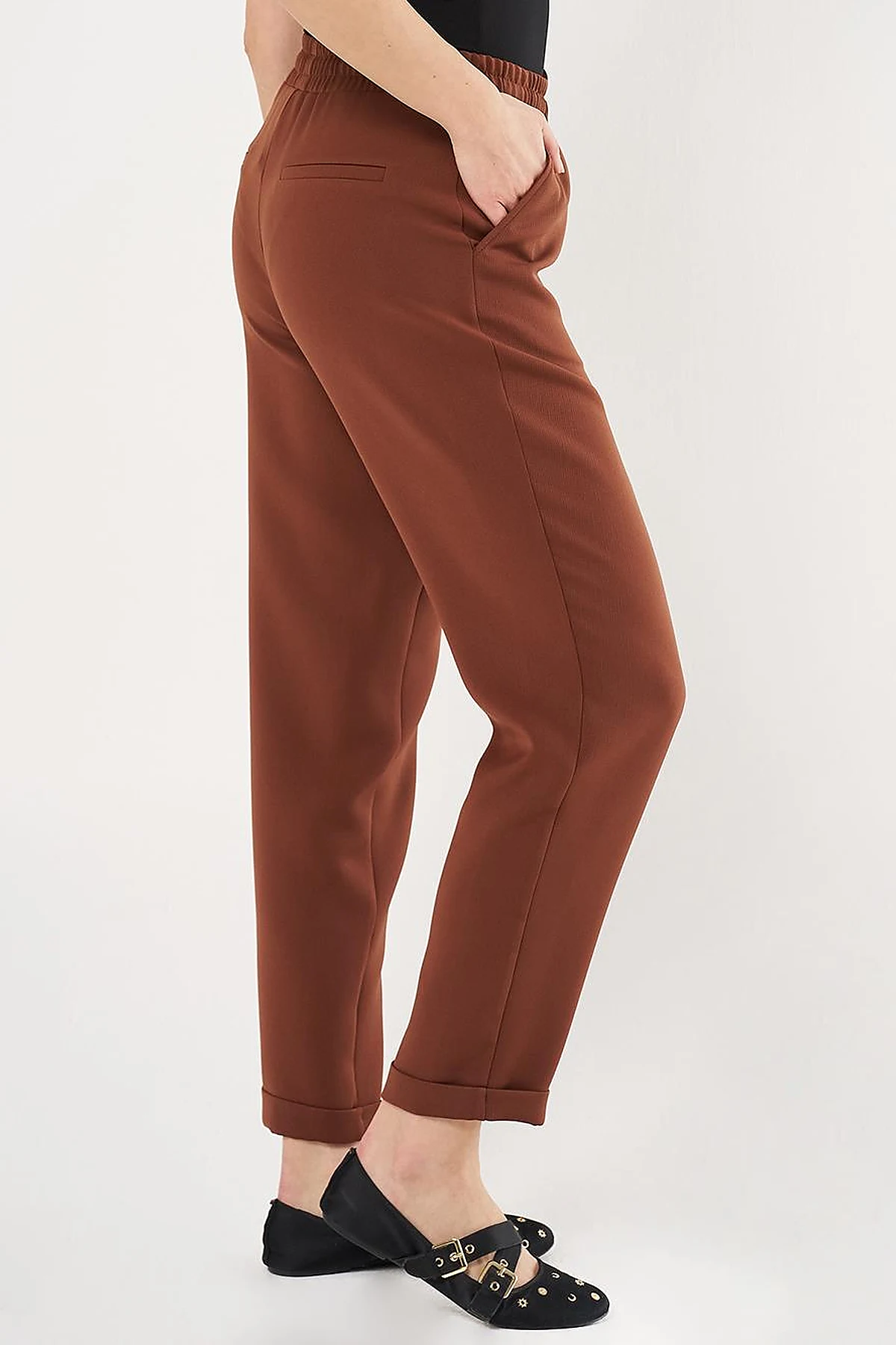 Pocket Detail Carrot-Cut Pants Brown