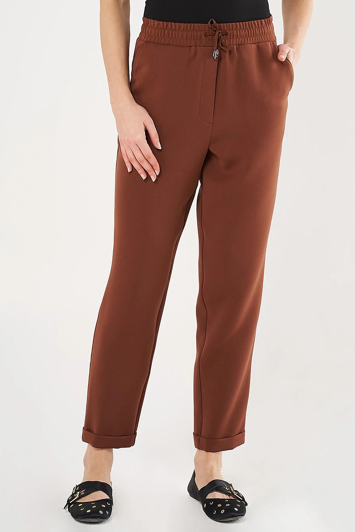 Pocket Detail Carrot-Cut Pants Brown