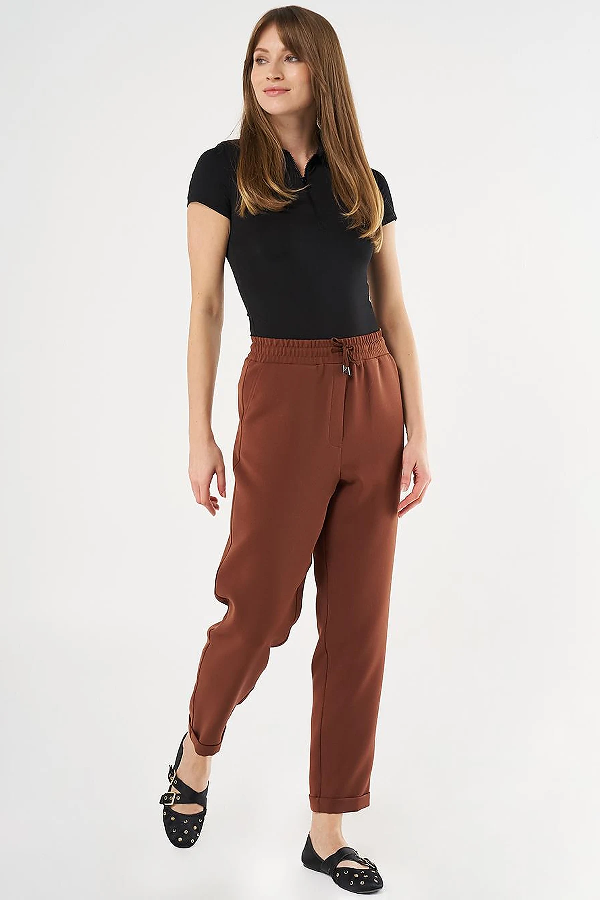 Pocket Detail Carrot-Cut Pants Brown